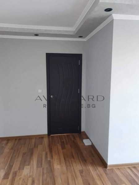 Продава се Тристаен апартамент в Пловдив, Христо Смирненски - 118 кв.м за 1195 €/кв.м - Снимка #2