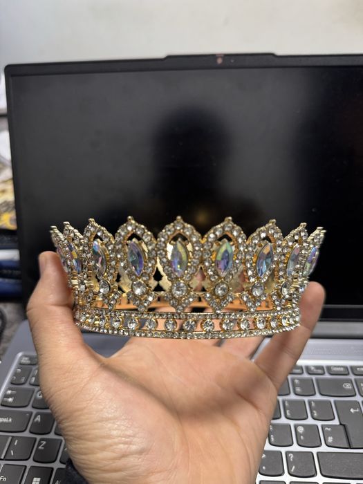 Tort bezaklari uchun tilla va kumush tojlar