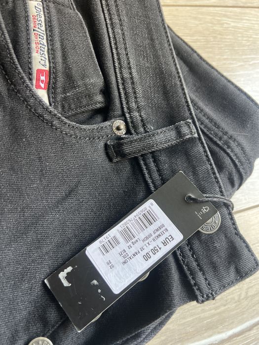 Чисто нови diesel дънки с етикет ,оригинална цена 150€ ,номер 28 ,подходящи за Xs,S
