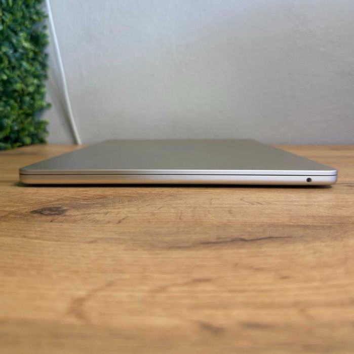 MacBook Air 15 M3 256GB / 8GB Starlight - GARANTIE 12 LUNI | TrueGSM