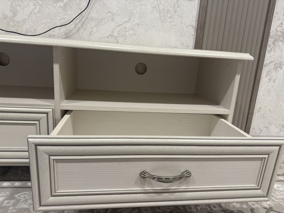 Продам тумбу под телефизор