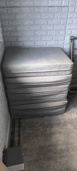 продаётся матрац для двуспальной кровати, новый