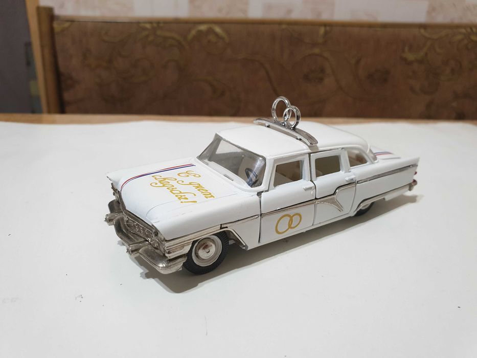 Продам ГАЗ 13 Чайка свадебная конверсия в масштабе 1:43 СССР