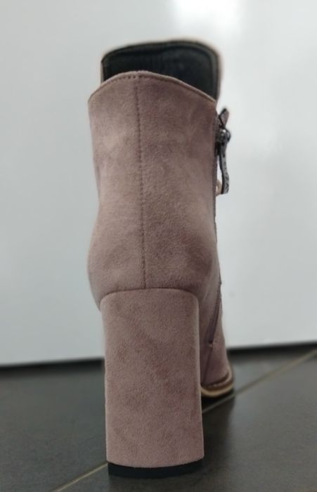 Нови дамски боти от бежов  еко велур-за  елегантна визия.36,38,39,40.