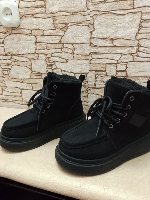 Продам зимние ботинки