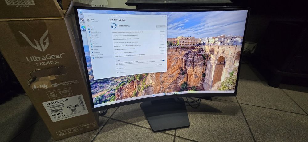 Hope Amanet P6 Monitor Curbat LG UltraGear 27GS60QC
