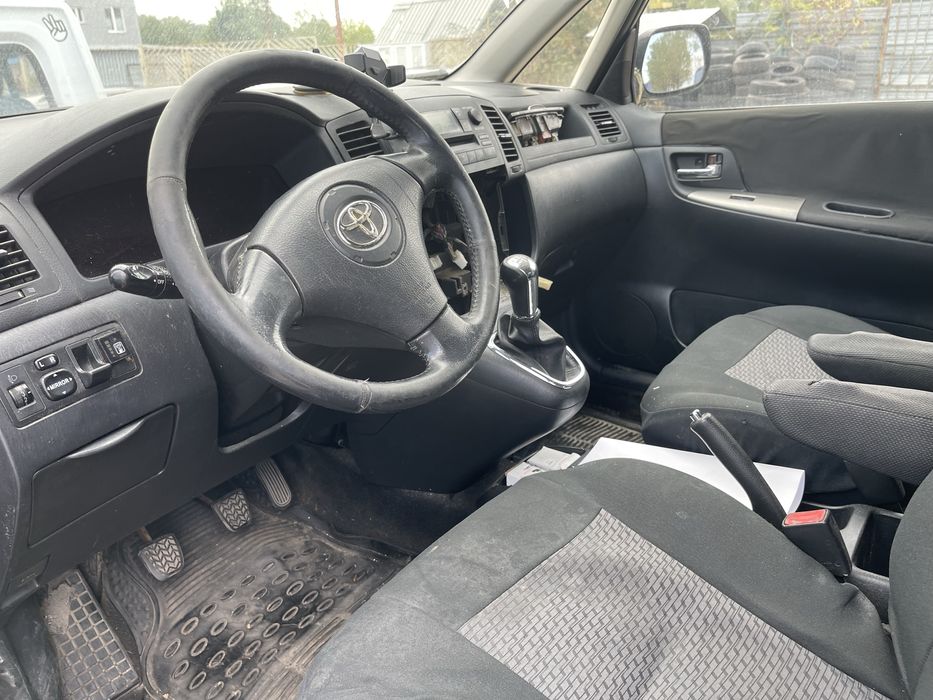 Toyota Corolla Verso1 1.8 VVT-i на части