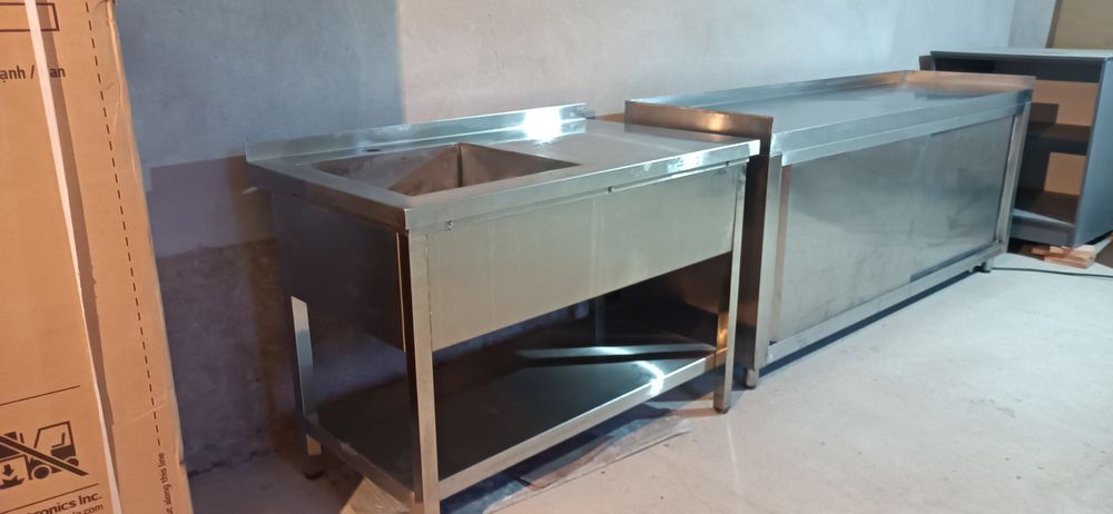 Мойка для кухни сделано из нержавеющей стали