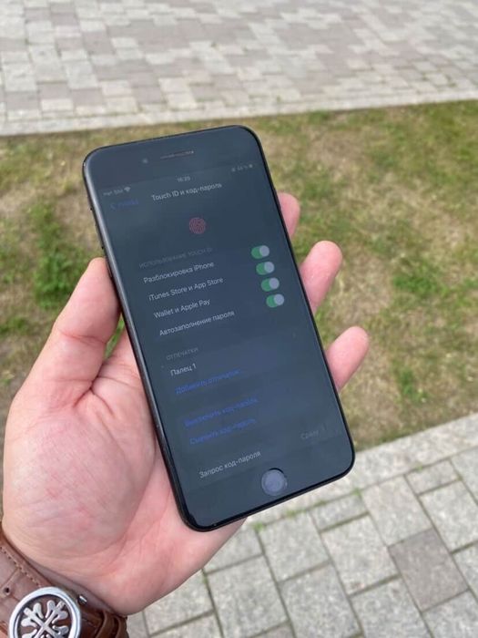 В продаже Айфон 7+. 32Gb