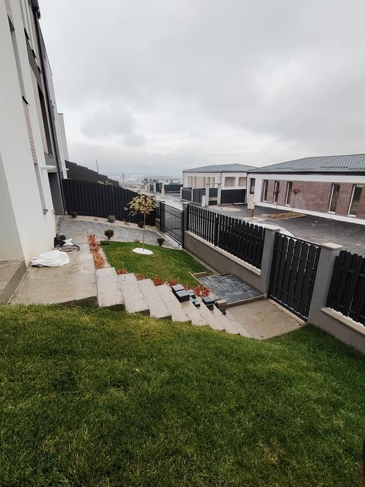 Persoana fizica vând Duplex 205 mp utili