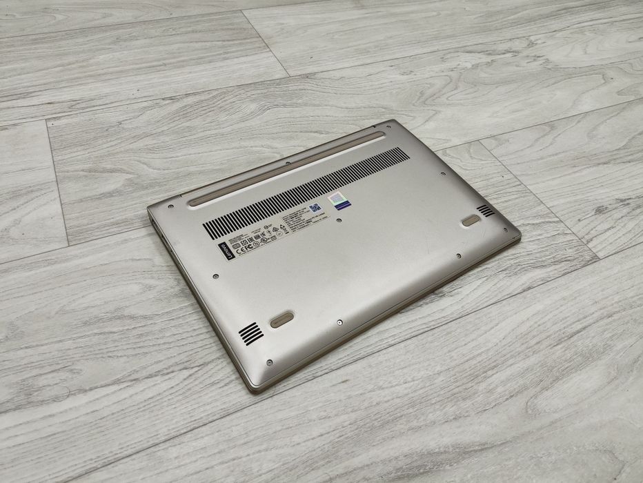 Lenovo IdeaPad 320S-13IKB в хорошем состоянии 
В алюминиевом корпусе