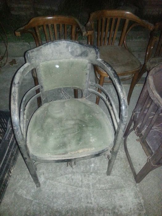 Стари антикварни столове