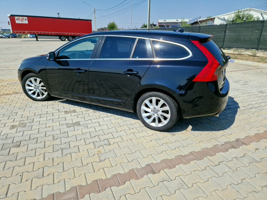 Vând volvo v60 2015