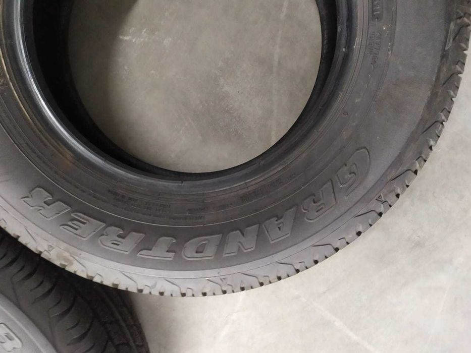 Продам автошины Dunlop Grandtrek