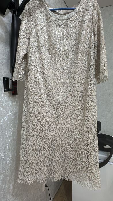 Платье золотистое продам