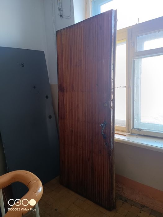Продам железную дверь б/у