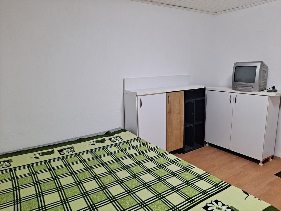 Închiriez cameră la curte Apărătorii Patriei - Berceni