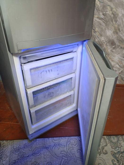 SAMSUNG NoFrost  sensr, invertr, vazdushni hni, xaladelnik sotiladi