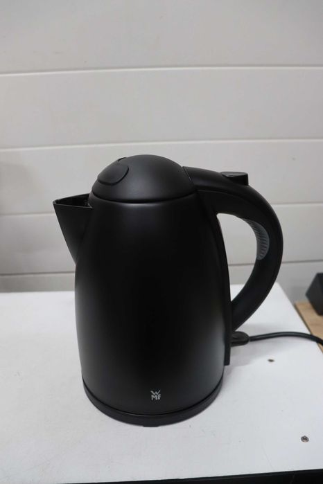 WMF Stelio Електрическа кана за вода 1.7л и 2400W, матирана неръждаема стомана Cromargan, противоплъзгащ филтър, осветен индикатор за ниво
