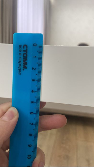 Стол письменный.