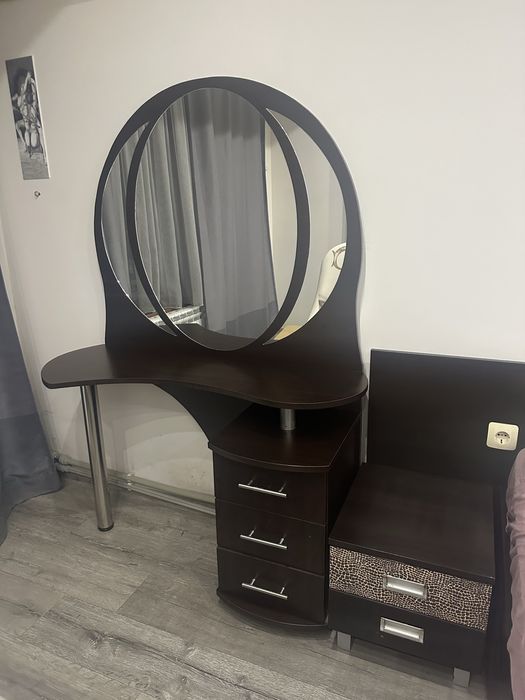 Тоалетка за гримове