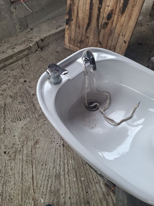 Vand scafa plus 2 scaune de salon