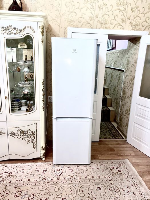 Продам Холодильник Индезит