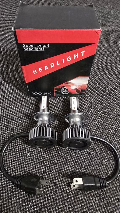 2 Seturi becuri auto LED H 7 - 8000k si 6000k
