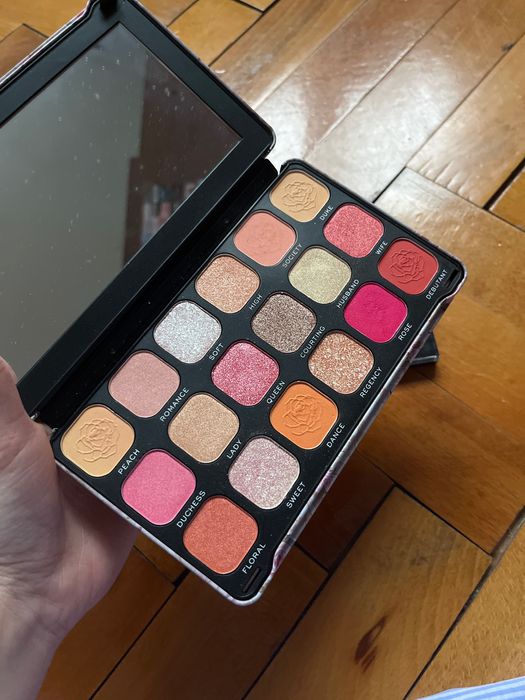 Палитри Revolution