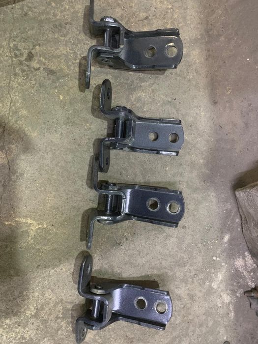 Продам петли карина е , калдина , корона