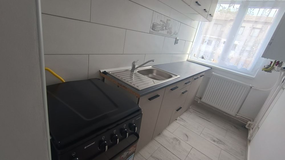 Apartament 2 camere,micro 15, etaj 3