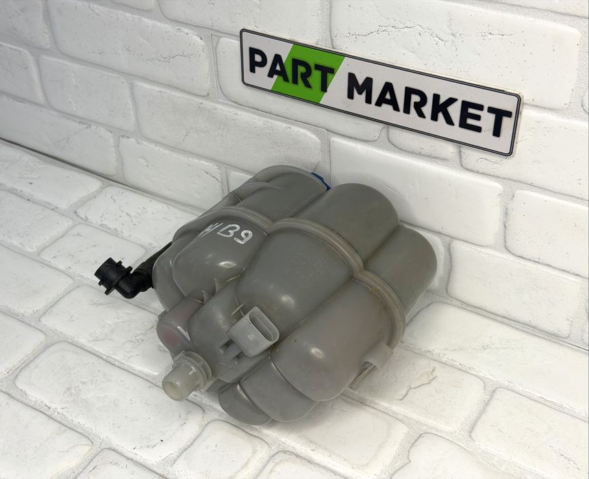 Казанче антифриз AUDI A4 A5 8W1121405E 8W1121403A