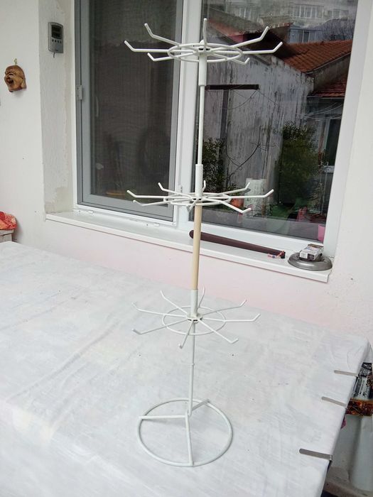 Стелаж за мартеници