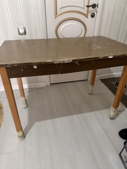 Стол + 2 стула все за 4000