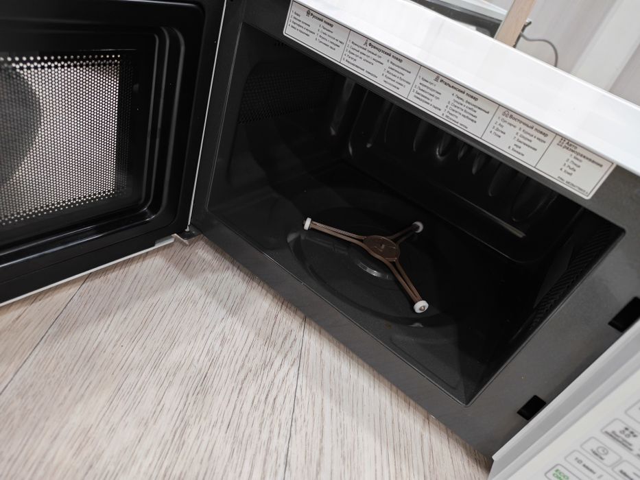 Продам Микроволновку LG