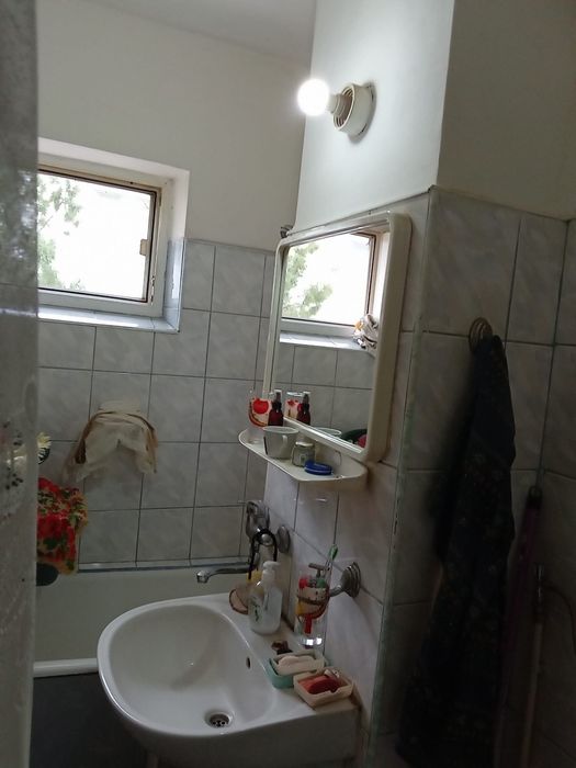 Vand Apartament ,Dragasani etaj 2