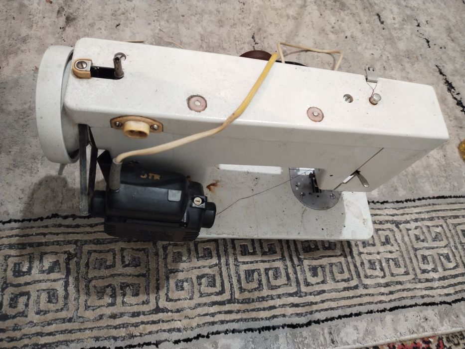 Продам советскую швейную машинку