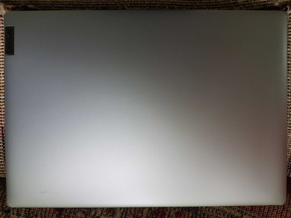 Laptop Lenovo 81VR