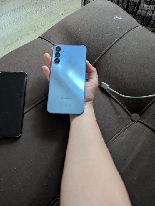 Два телефона Samsung s 9 plus и Samsung a 15