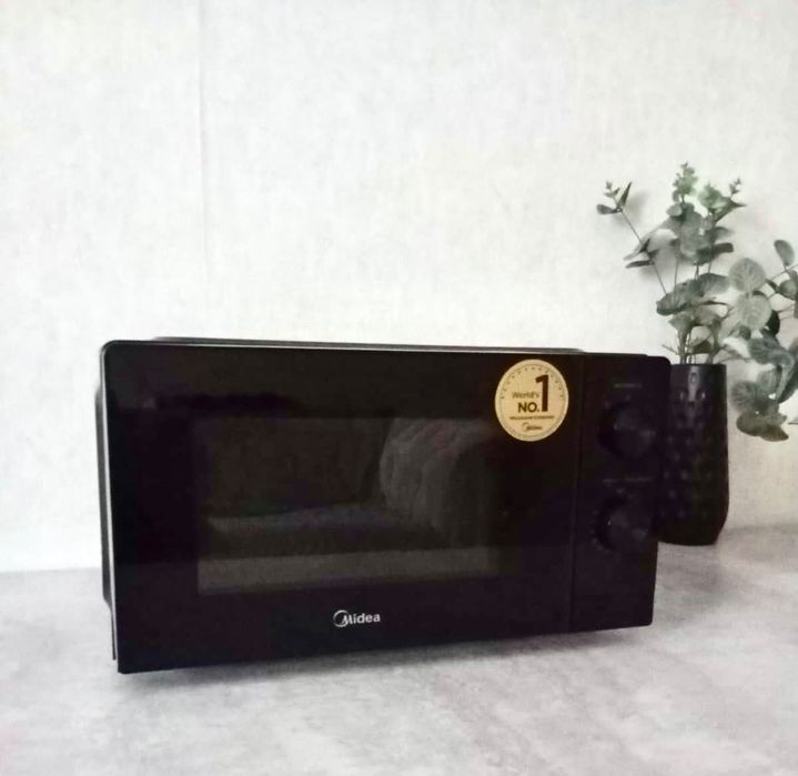 Продам новую микроволновку Midea