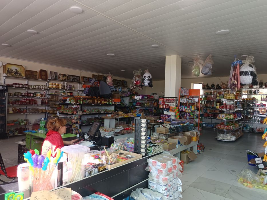 Нотурар бино сотилади Йулни йок,асида