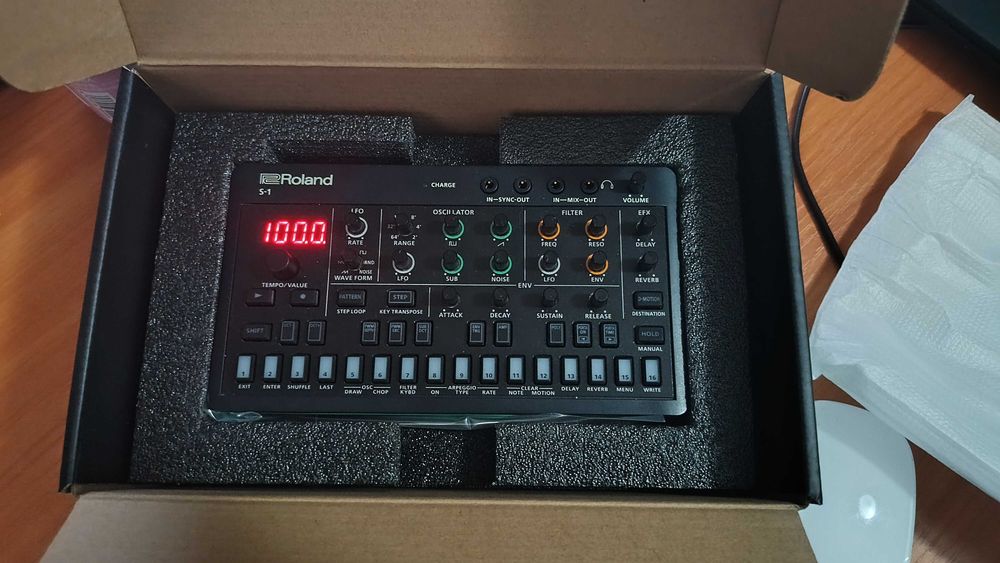 Roland S-1 Tweak Synthesizer