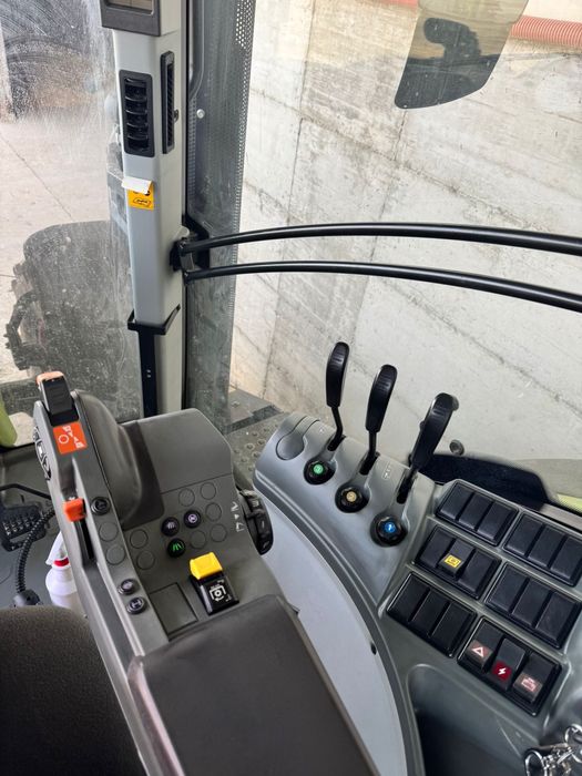 Tractor Claas Axion 810 super pret!