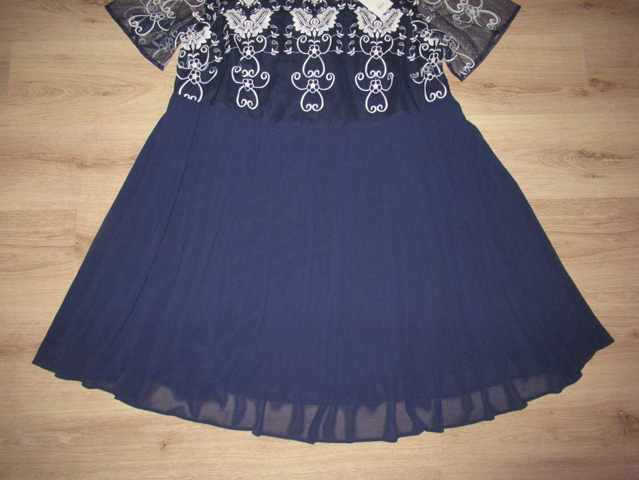 СТРАХОТНО КРАСИВА официална рокля--3XL номер