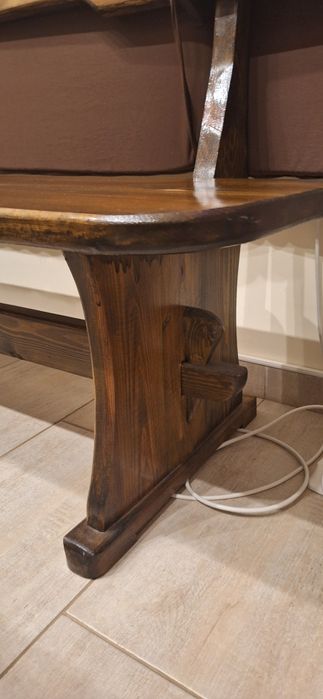 Масивна  дървена  пейка