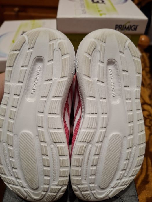 Маратонки Adidas, Skechers