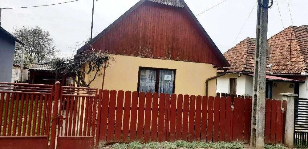 casa  in centrul satului CRACIUNESTI la 6 km de SIGHETU MARMATIEI