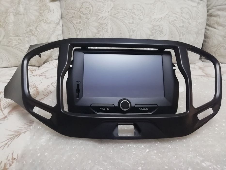 рамку  от автомагитолы лада веста