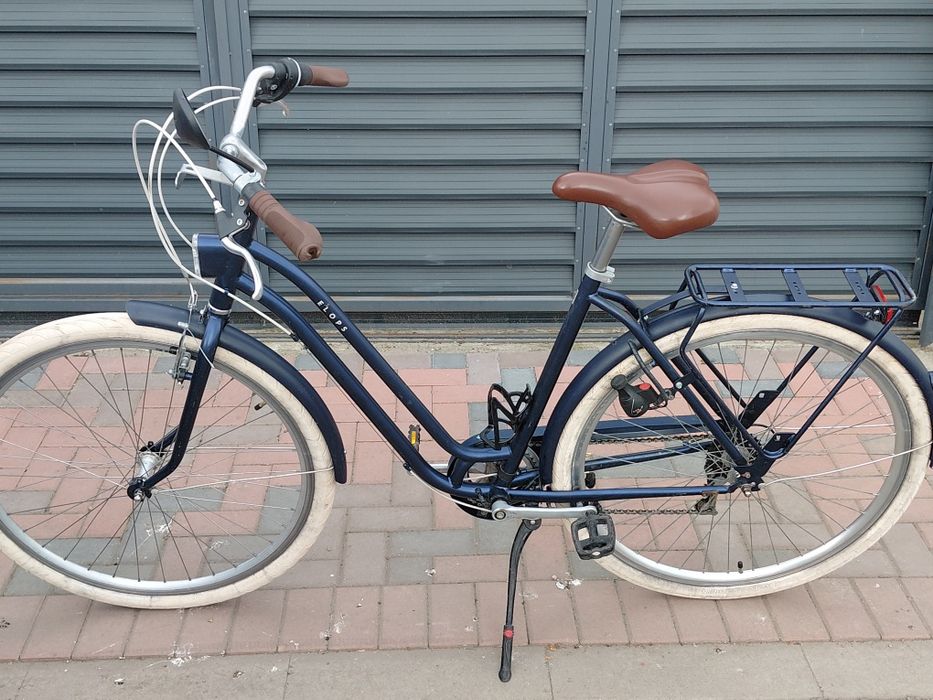 Se vinde bicicleta Dama.