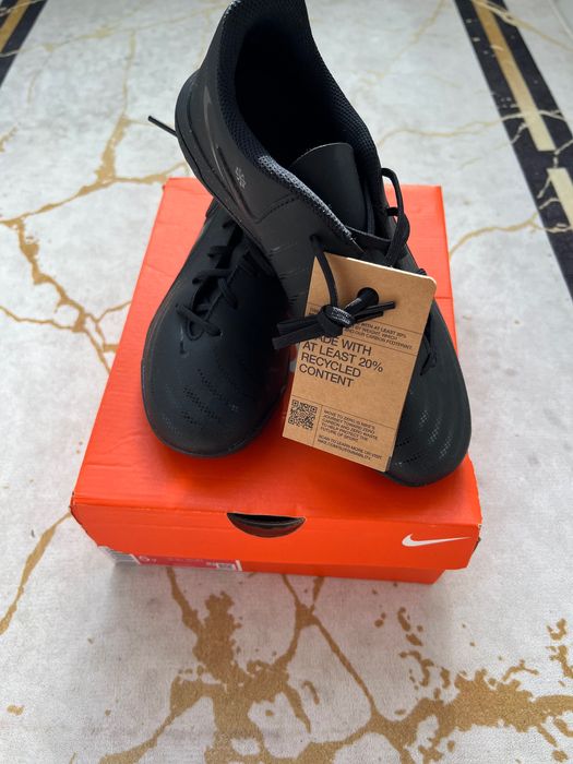 Детски футболни обувки Nike чисто нови